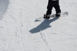 Regular vs Goofy Snowboard Stance: How to Find Yours